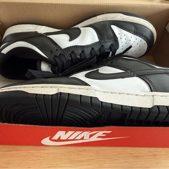 Nike Panda Dunks - Picture 5 of 6